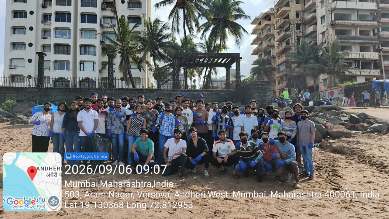 Helping Hands volunteers at Versova Beach